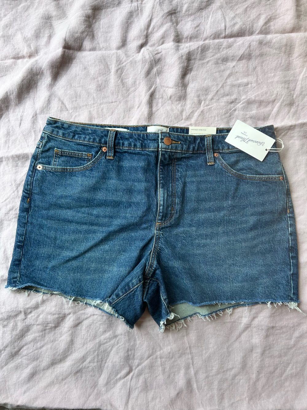 NWT! Universal Thread, Vintage Midi Jean Shorts with Stretch! Size 16!